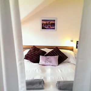 Gorgeous Flat Amazing Location Walking Dist Castle , Prague Czech Republic